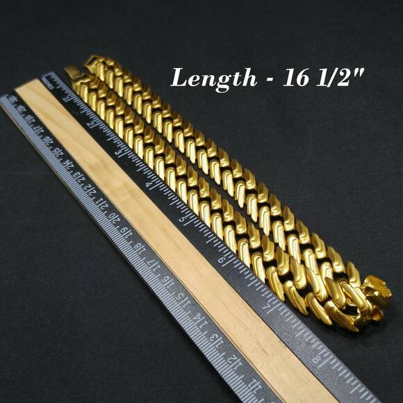 Vintage Monet Gold Plated Wide Chain Choker Necklace Interlocking Links 1980s - Picture 10 of 10